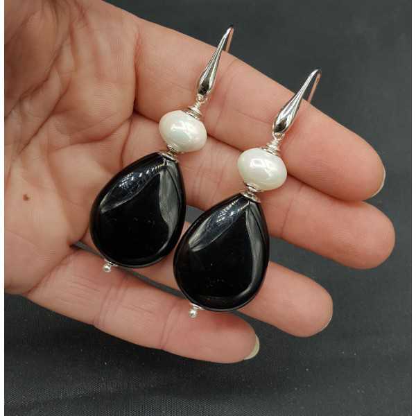 Earrings with shell Pearl and black Onyx