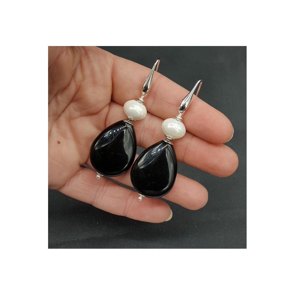 Earrings with shell Pearl and black Onyx