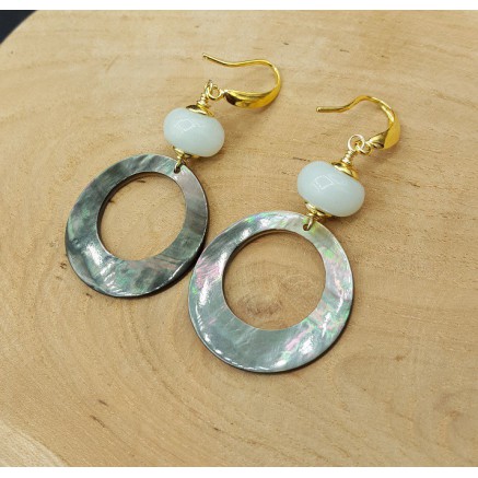 Oorbellen met Amazoniet en blacklip schelp