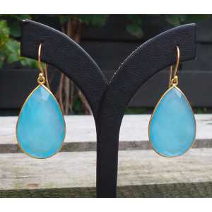 Vergoldete Ohrringe mit großen blauen Chalcedon briolet 