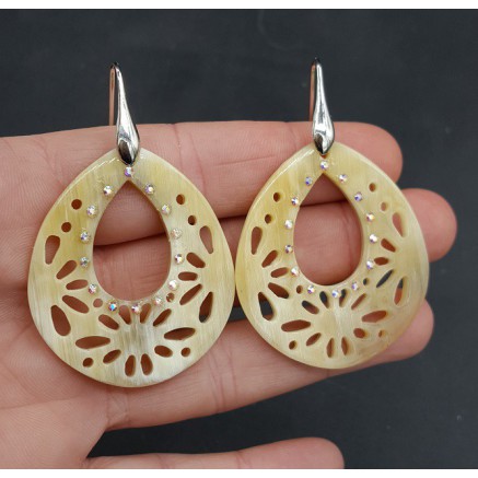 Zilveren oorbellen uitgesneden Buffelhoorn met kristallen