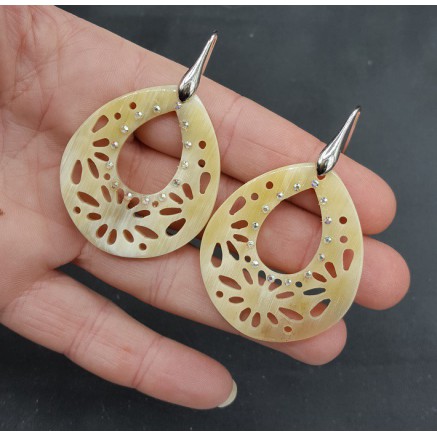 Zilveren oorbellen uitgesneden Buffelhoorn met kristallen