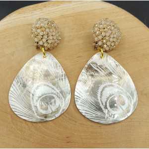 Ohrringe mit beige Kristalle und shell mit gold pauwenveer