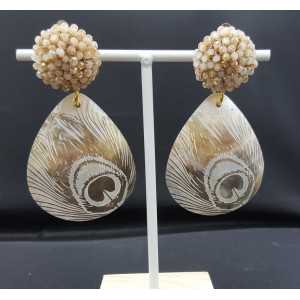 Earrings with beige crystals and shell with gold pauwenveer