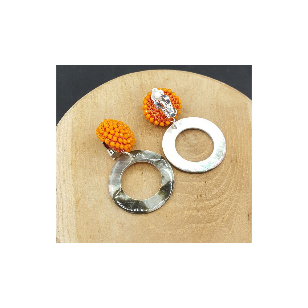 Oorbellen met oranje kristallen en schelp hanger