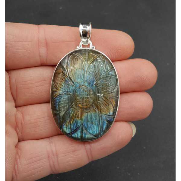 Silver pendant with large oval-cut Labradorite
