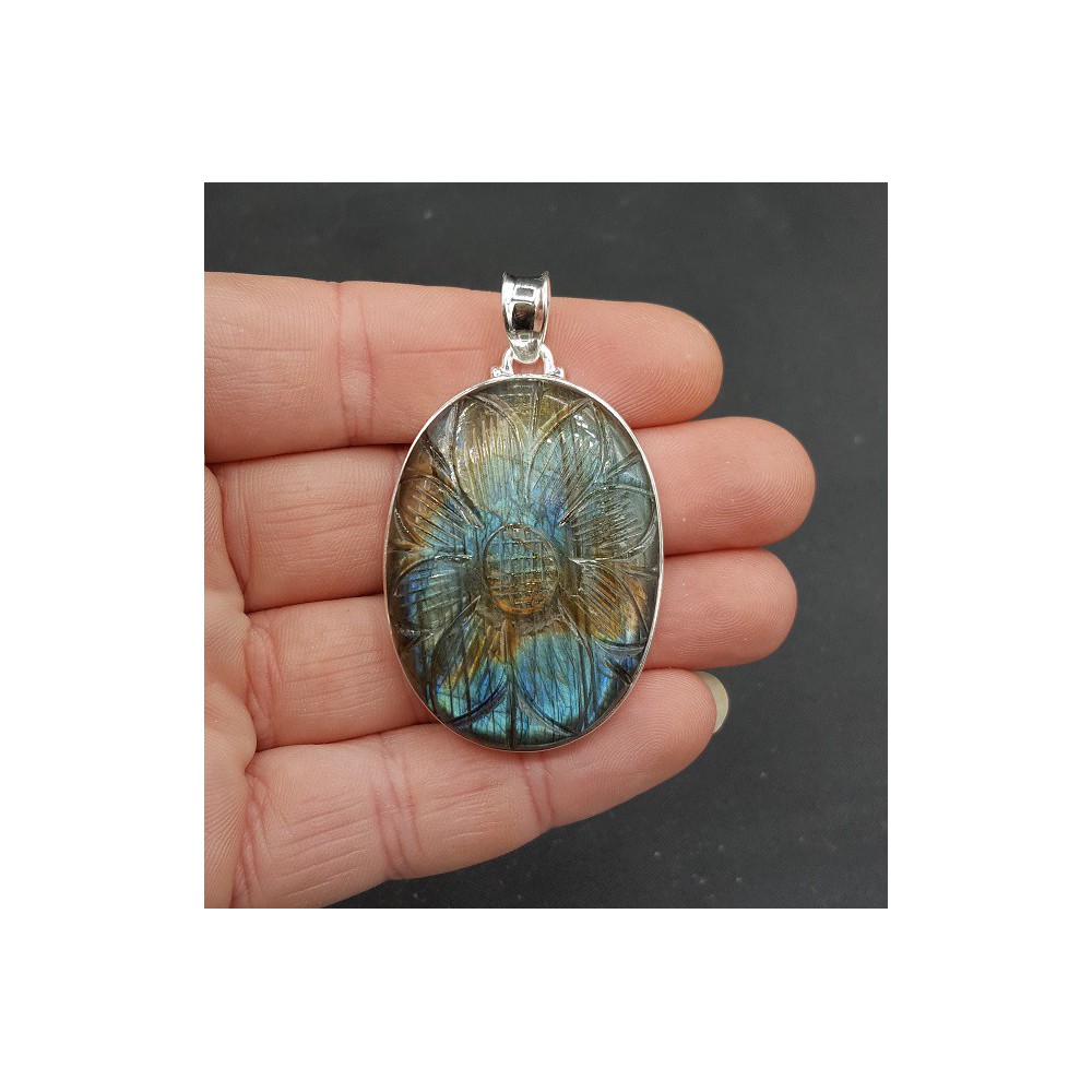 Silver pendant with large oval-cut Labradorite