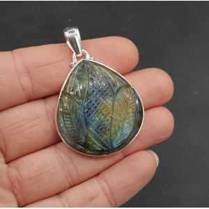 Silver pendant with wide oval-cut Labradorite