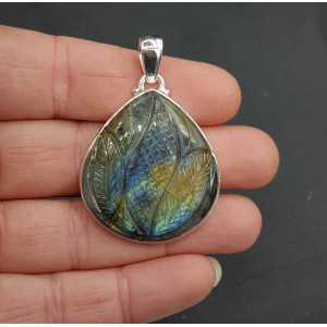 Silver pendant with wide oval-cut Labradorite