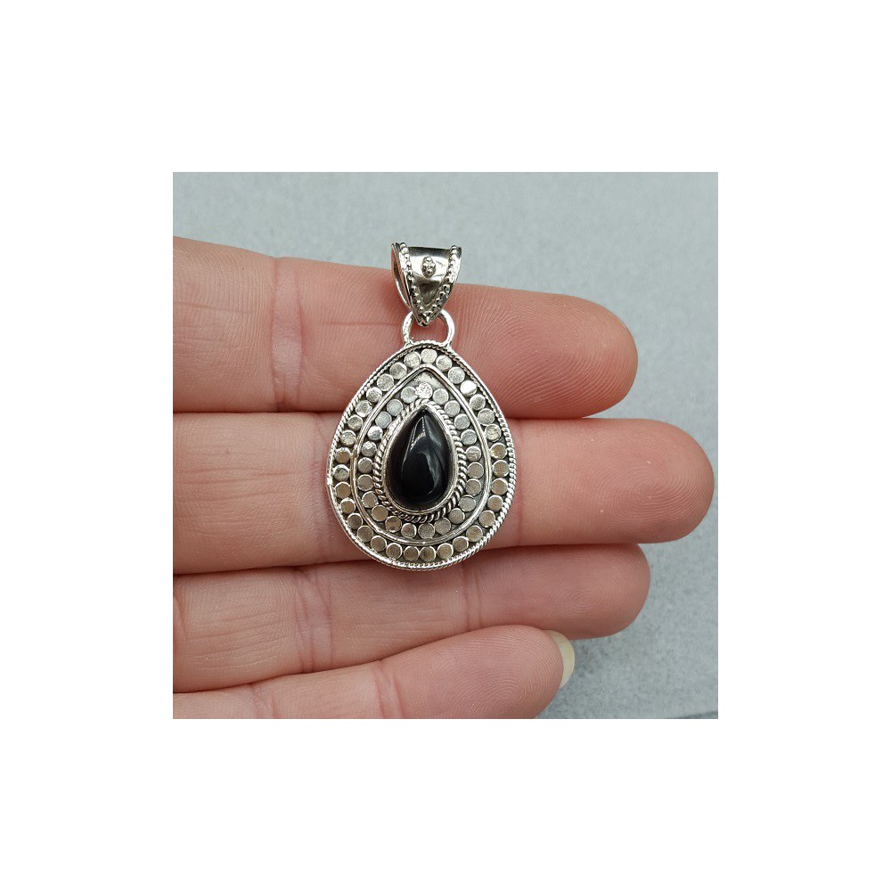 Silver pendant set with a teardrop Onyx