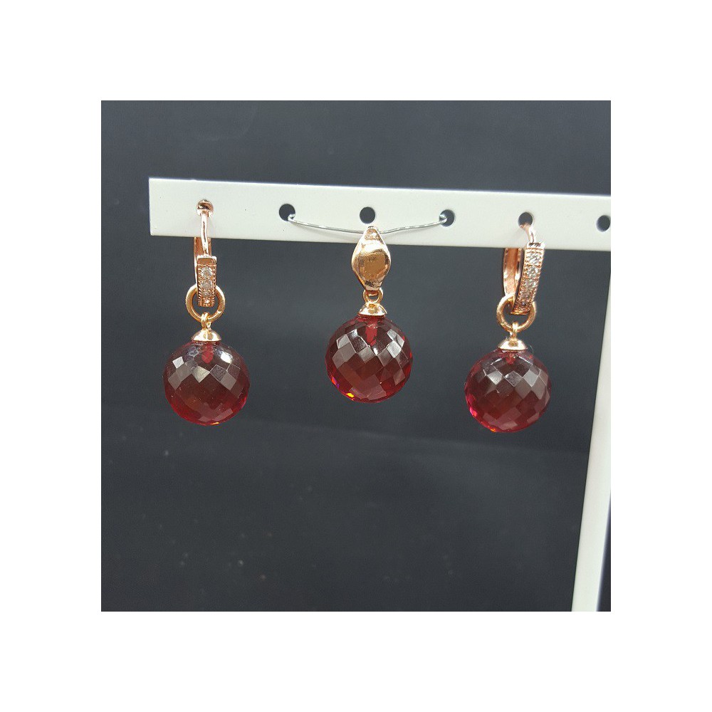 Rosé gold-plated pendant and creoles with around Garnet and quartz