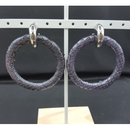 Creolen met metallic grijze ring van Slangenleer