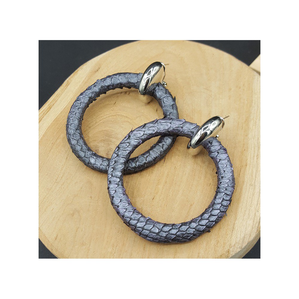 Creoles with metallic grey ring of Snakeskin