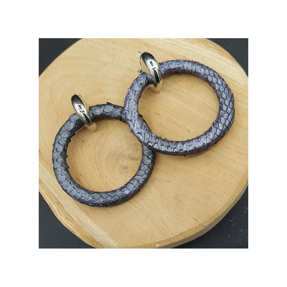 Creolen met metallic grijze ring van Slangenleer