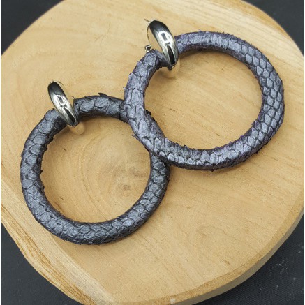 Creolen met metallic grijze ring van Slangenleer