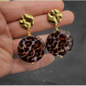 Gold plated earrings with round leopard shell