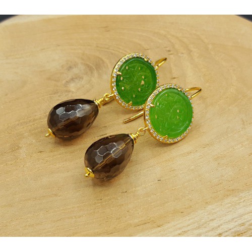 Goud vergulde oorbellen uitgesneden Jade en Smokey Topaas