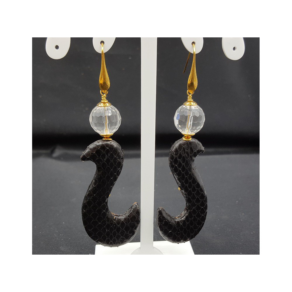 Oorbellen met Bergkristal en zwarte hanger van Slangenleer