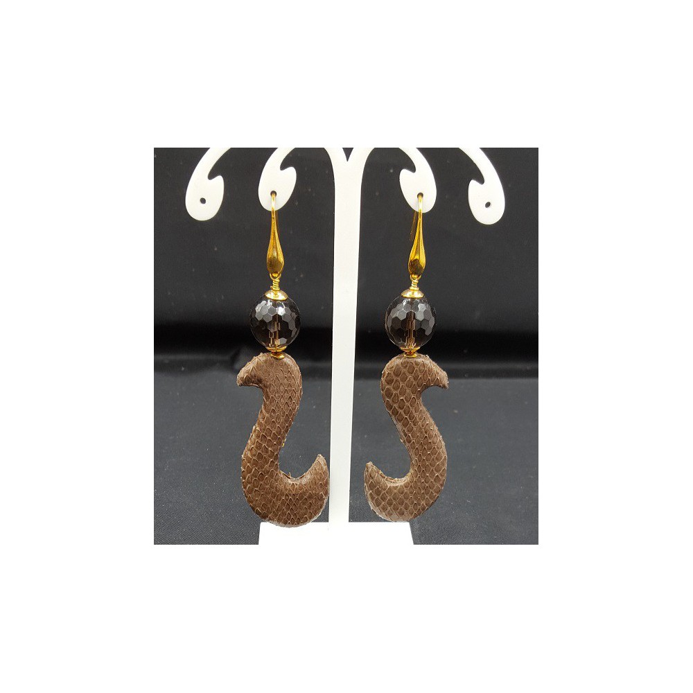 Oorbellen met Smokey Topaas en bruine hanger van Slangenleer