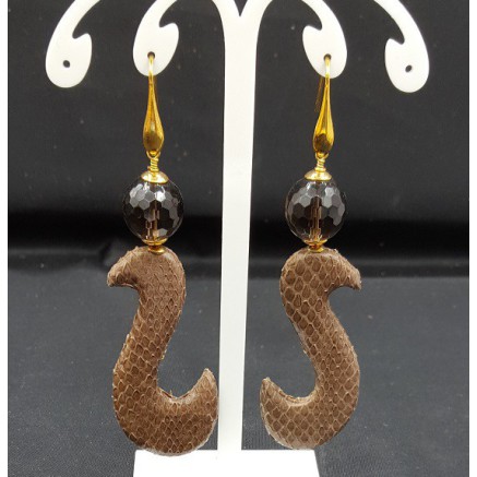 Oorbellen met Smokey Topaas en bruine hanger van Slangenleer