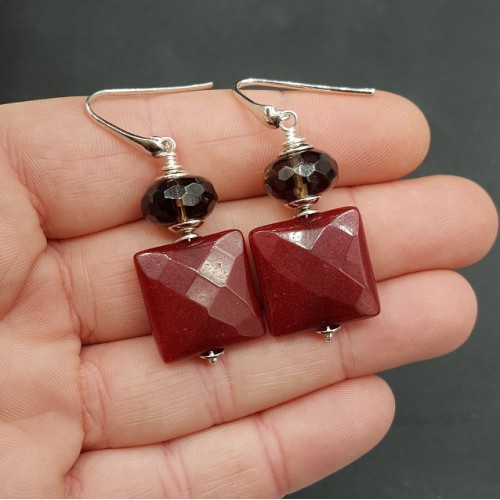 Oorbellen met Smokey Topaas en donker rode Jade