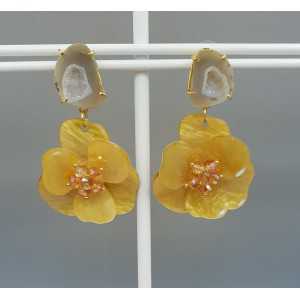 Gold plated earrings Agate geode and yellow resin flower