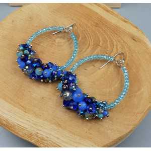 Zilveren oorbellen met licht blauwe en donker blauwe kristallen