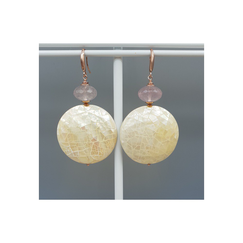 Earrings with round ivory white shell and rose quartz