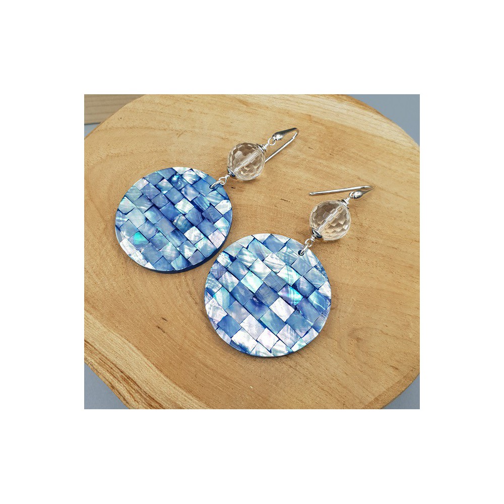 Oorbellen met ronde schelp hanger en Bergkristal