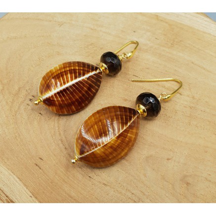 Oorbellen met schelp en Smokey Topaas