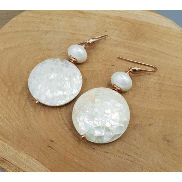 Earrings with round ivory white shell and shell pearl