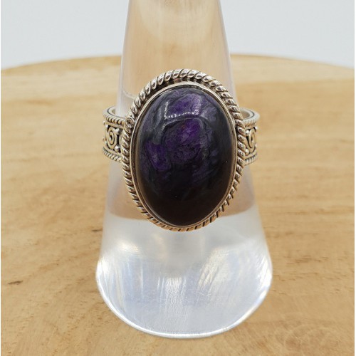 Zilveren ring gezet met Sugiliet in bewerkte setting 18 mm