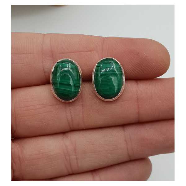 Silver oorknoppen with oval cabochon Malachite
