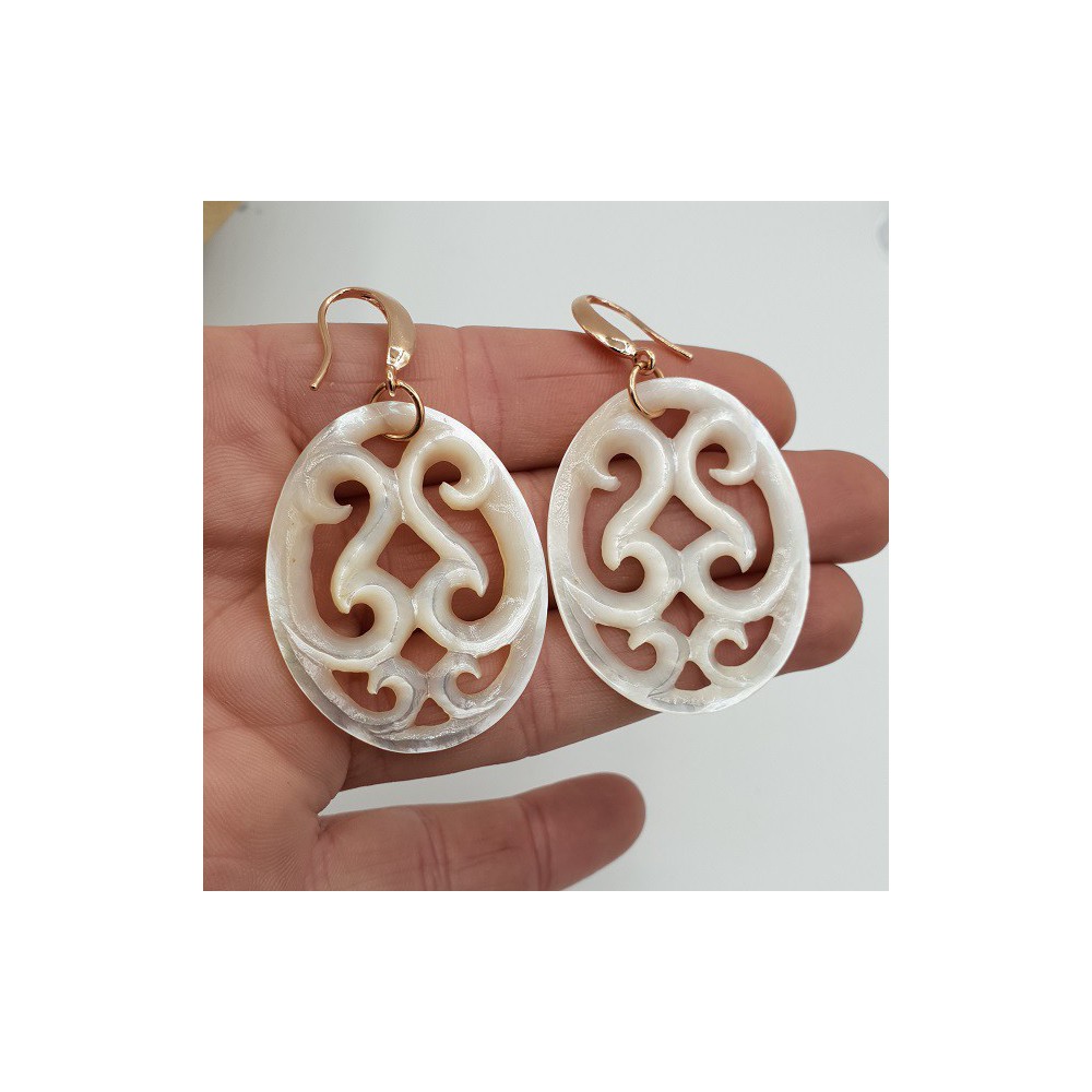 Earrings with oval cut mother of Pearl