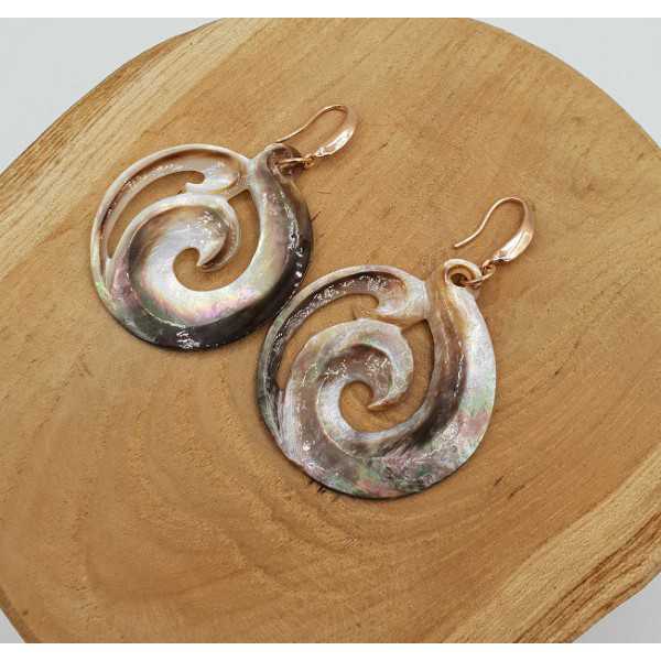 Earrings with oval cut mother of Pearl pendant