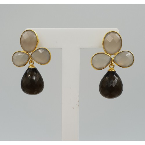 Goud vergulde oorbellen met Smokey Topaas en grijze Chalcedoon