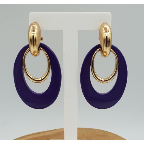 Gouden creolen met paarse Buffelhoorn hanger