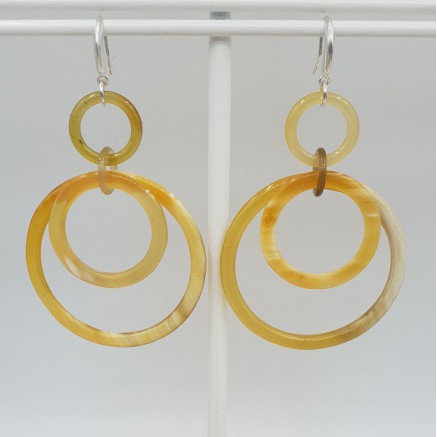 Oorbellen met ringen van Buffelhoorn