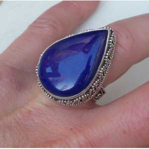 Zilveren ring druppelvorm Lapis Lazuli in bewerkte setting 17 mm 