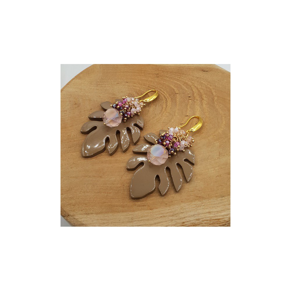 Goud vergulde oorbellen met kristallen en blad van Buffelhoorn