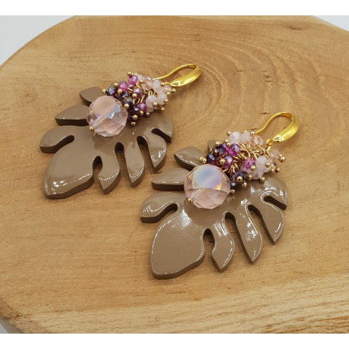 Goud vergulde oorbellen met kristallen en blad van Buffelhoorn