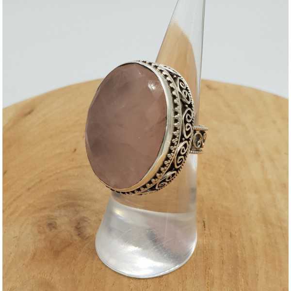 Silver ring with faceted rose quartz set in a carved setting, 16.5 mm