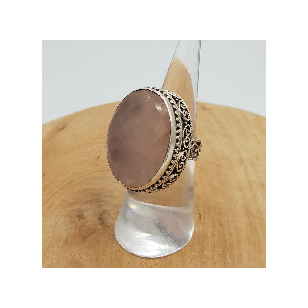 Silver ring with faceted rose quartz set in a carved setting, 16.5 mm