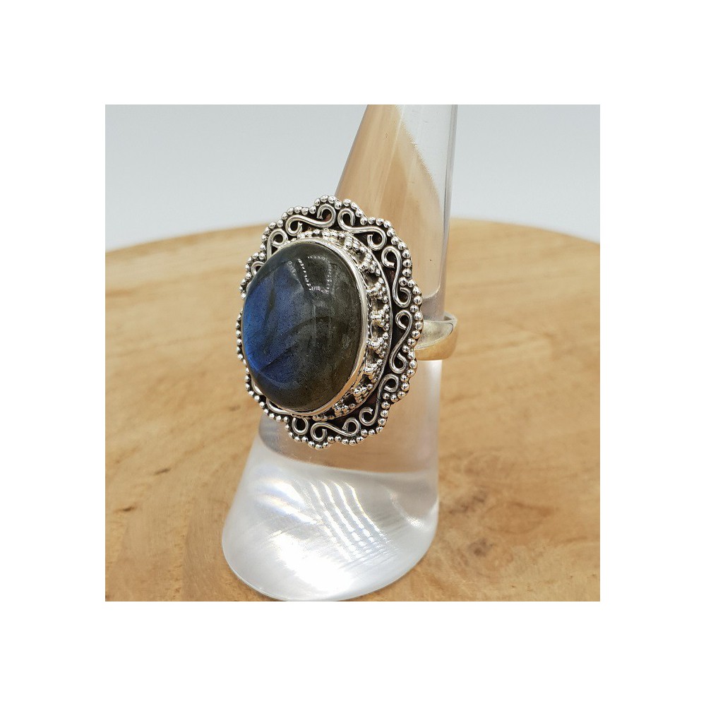 Silver ring set with Labradorite and carved head 16.5 mm