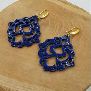 Earrings with blue lacquered buffalo horn