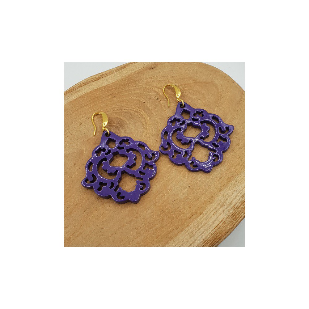 Oorbellen met paars gelakte Buffelhoorn