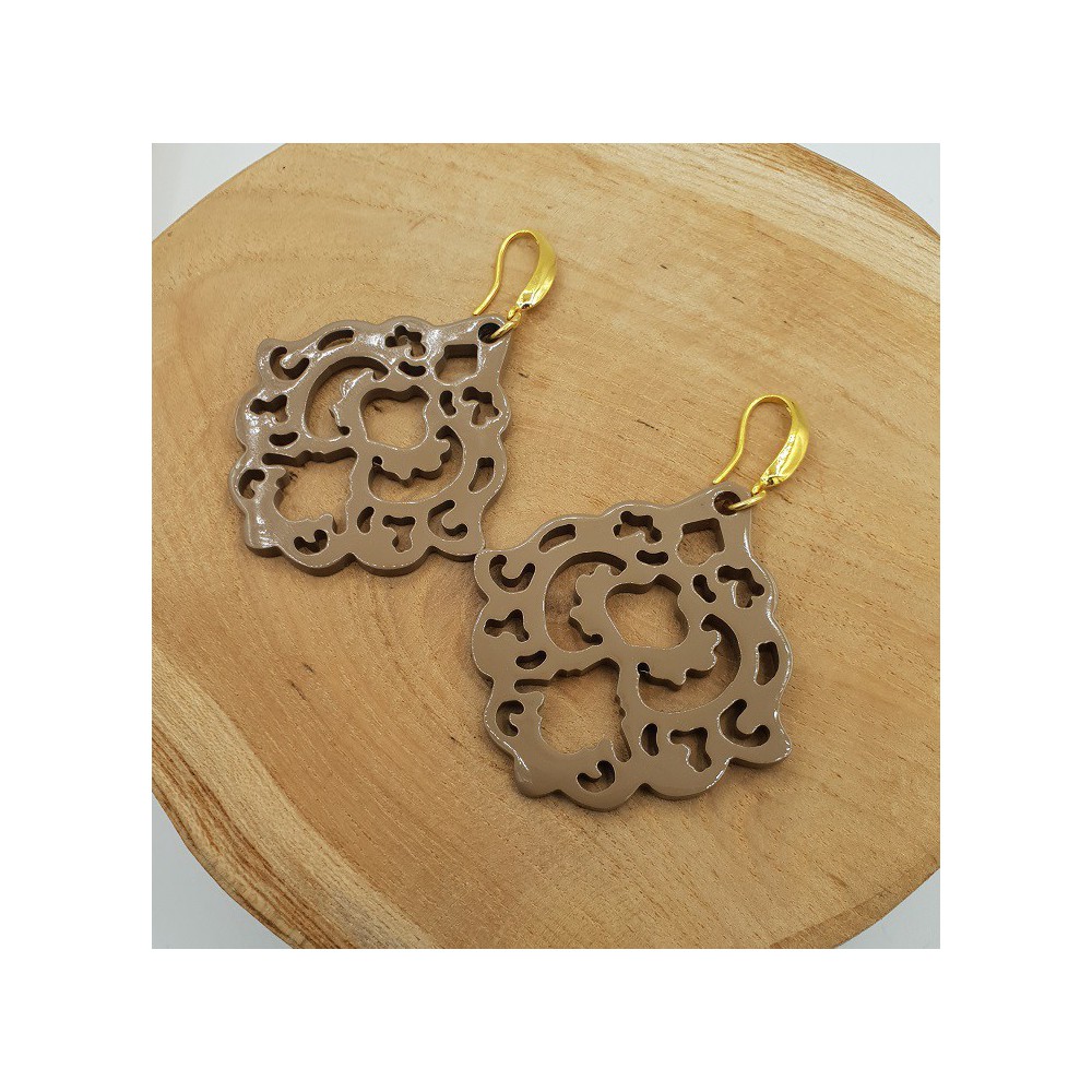 Oorbellen met beige bruin gelakte Buffelhoorn