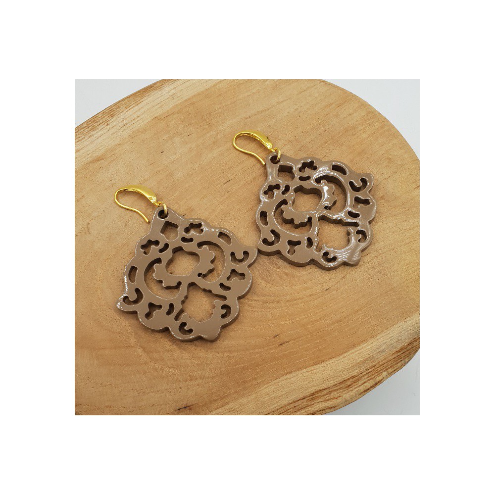 Oorbellen met beige bruin gelakte Buffelhoorn