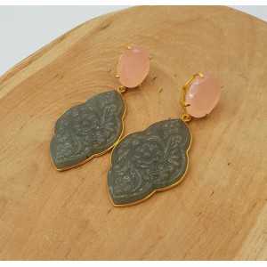 Vergoldete Ohrringe mit rosa Chalcedon und geschnitzt, Grau Chalcedon 