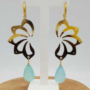 Vergoldete Ohrringe mit Büffelhorn und aqua Chalcedon 